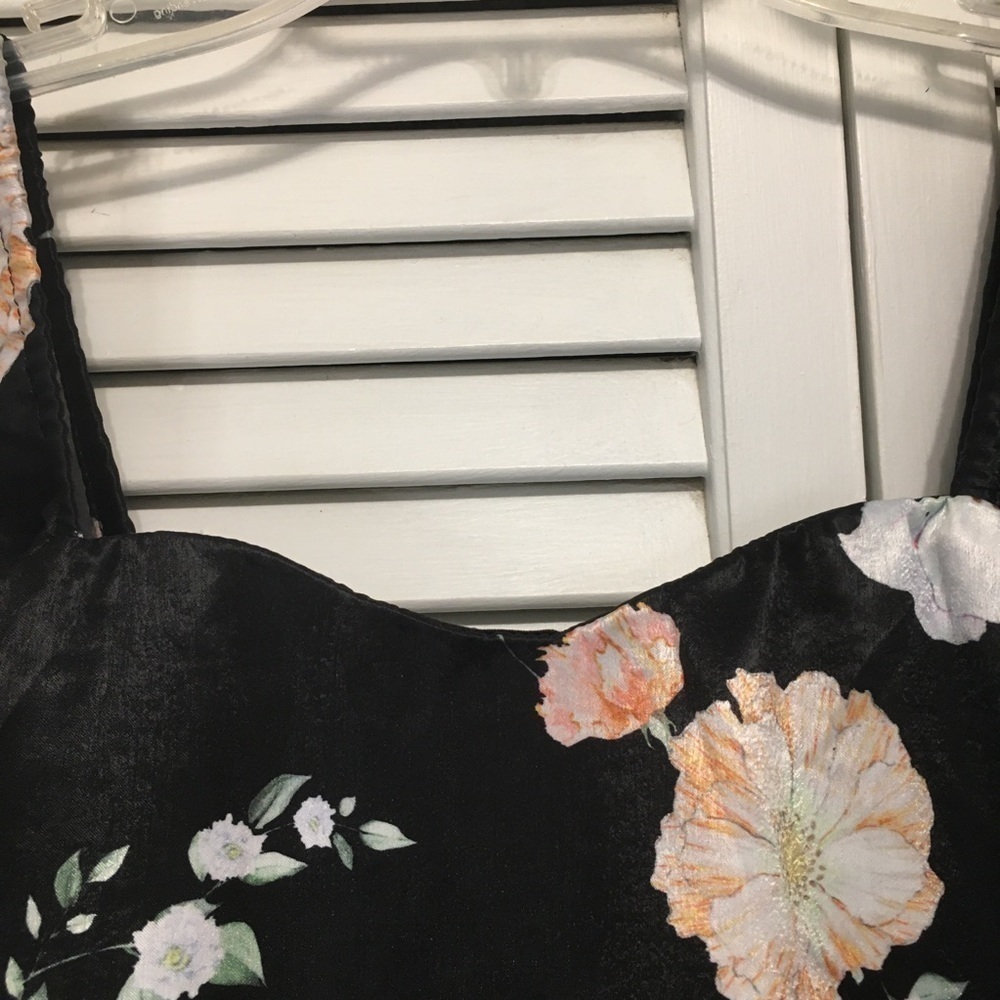 We Are Kindred Floral Satin Blouse Size 0 - Picture 5 of 13
